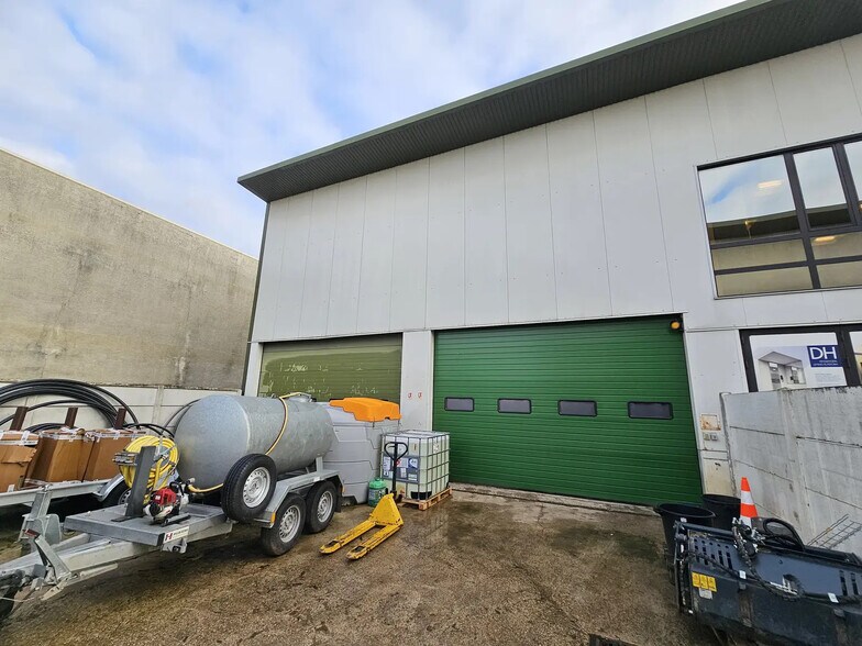 Local d’activités dans Champigny-sur-Marne à louer - Photo de l’immeuble – Image 2 sur 17