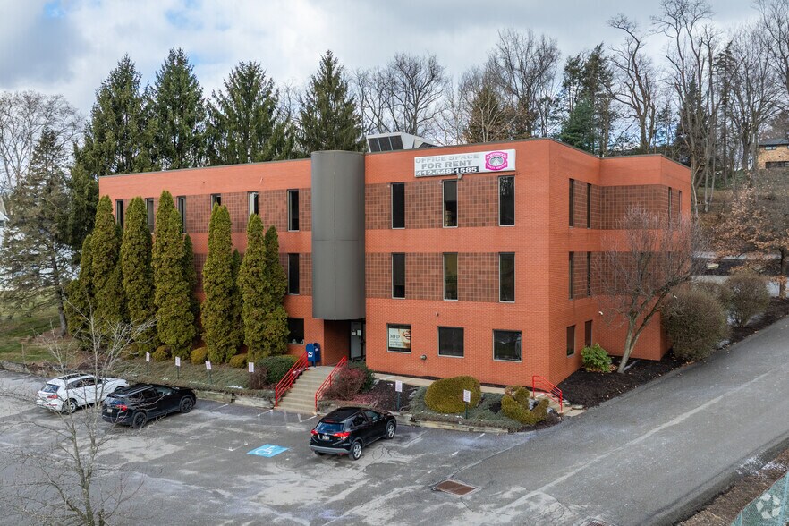2414 Lytle Rd, Bethel Park, PA à louer - Photo principale – Image 1 sur 4
