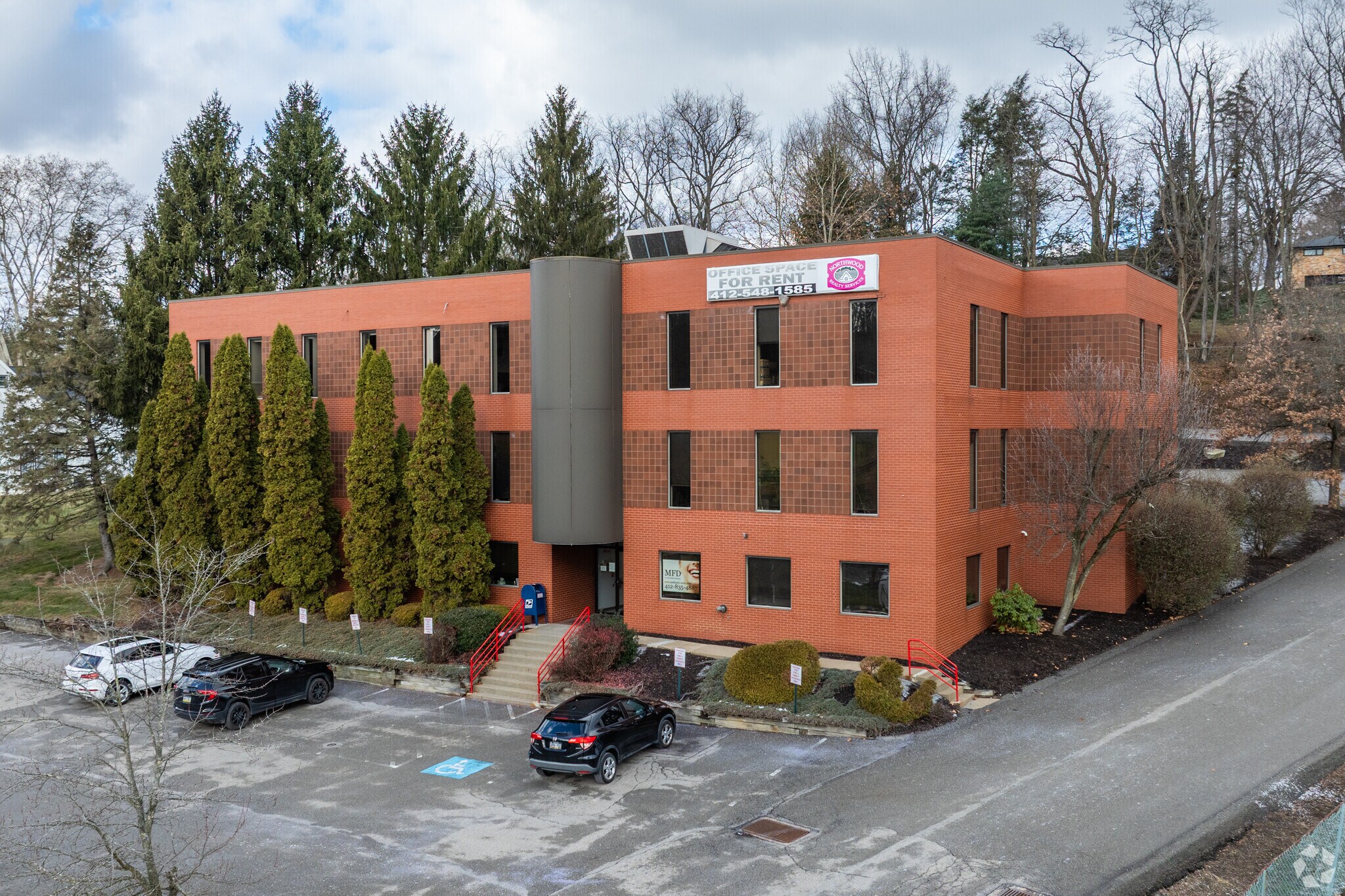 2414 Lytle Rd, Bethel Park, PA à louer Photo principale– Image 1 sur 5