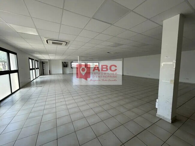 Plus de détails pour Bureau à louer