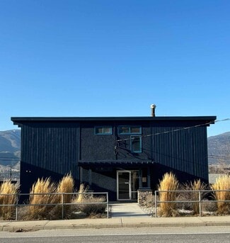 Plus de détails pour 1491 Government St, Penticton, BC - Logement à vendre