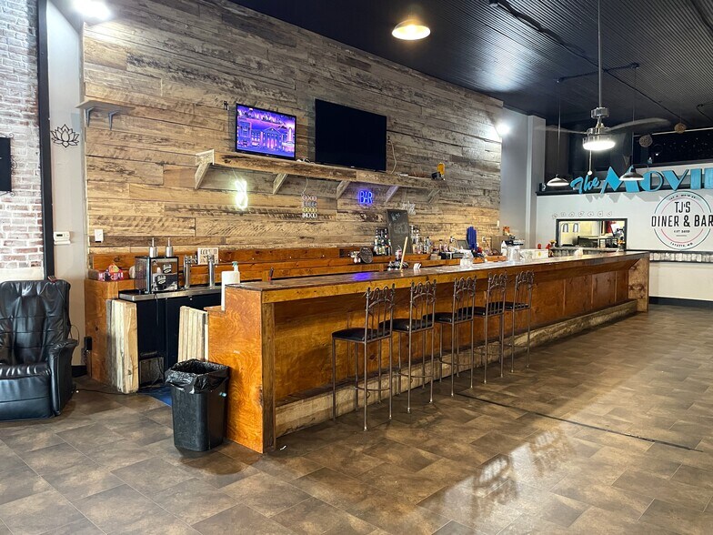 107 N Main St, Fayette, MO à vendre - Photo de l’immeuble – Image 3 sur 23