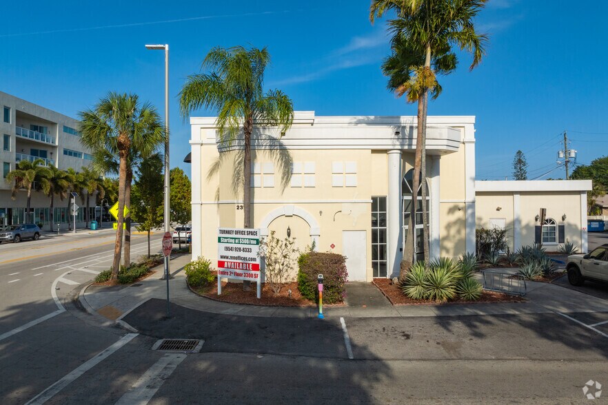 2312 Wilton Dr, Wilton Manors, FL à louer - Photo de l’immeuble – Image 2 sur 7