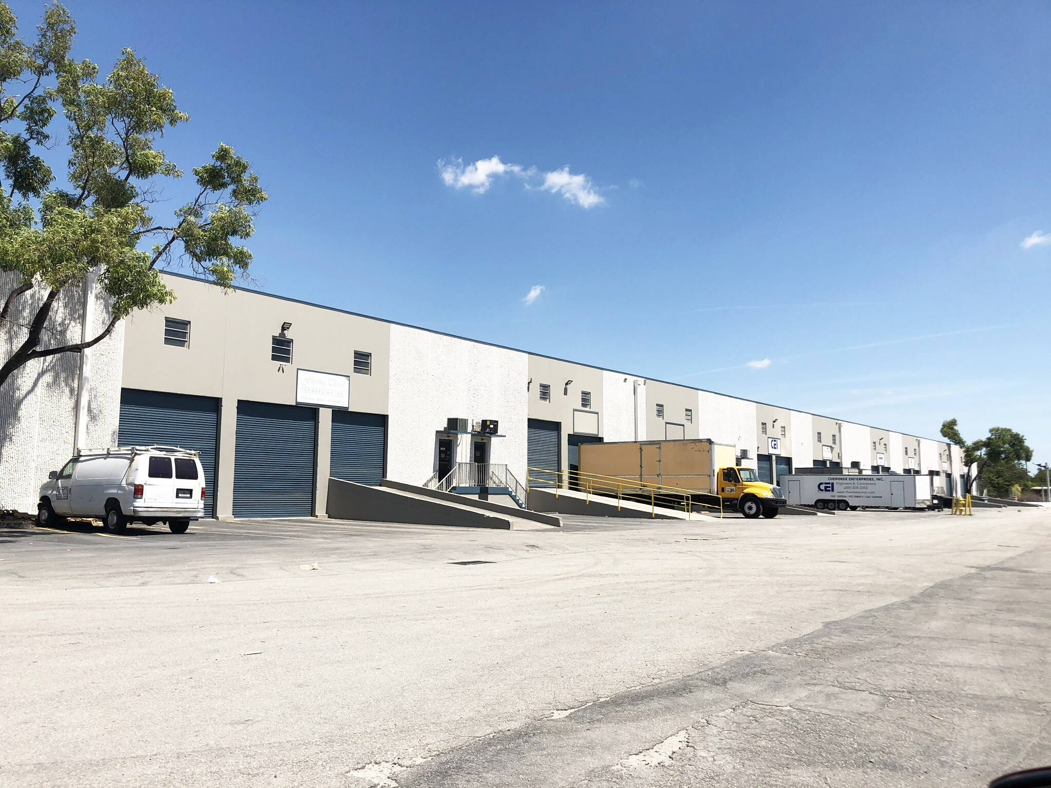 8705-8795 NW 100th St, Miami, FL à louer Photo principale– Image 1 sur 16