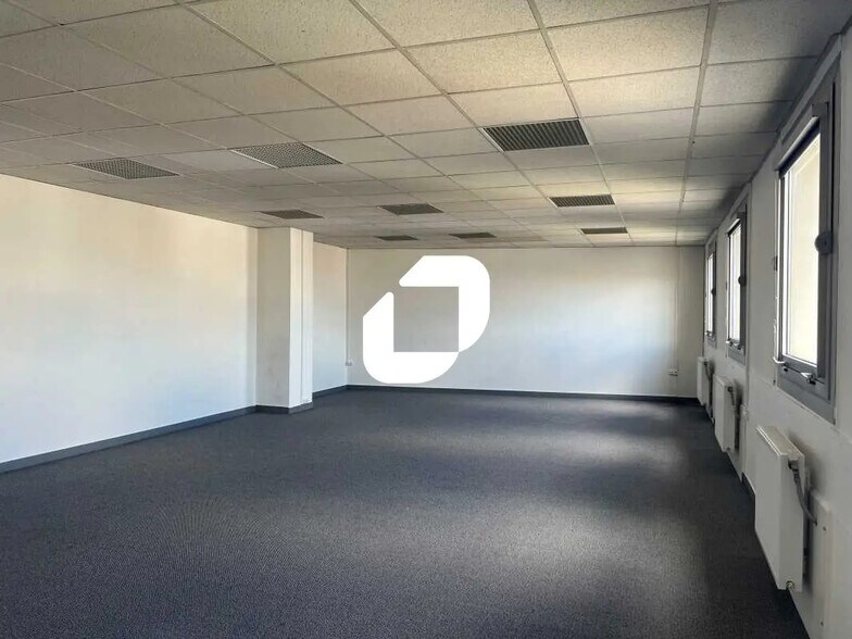 Bureau dans Saint-Ouen-sur-Seine à louer - Photo de l’immeuble – Image 2 sur 8