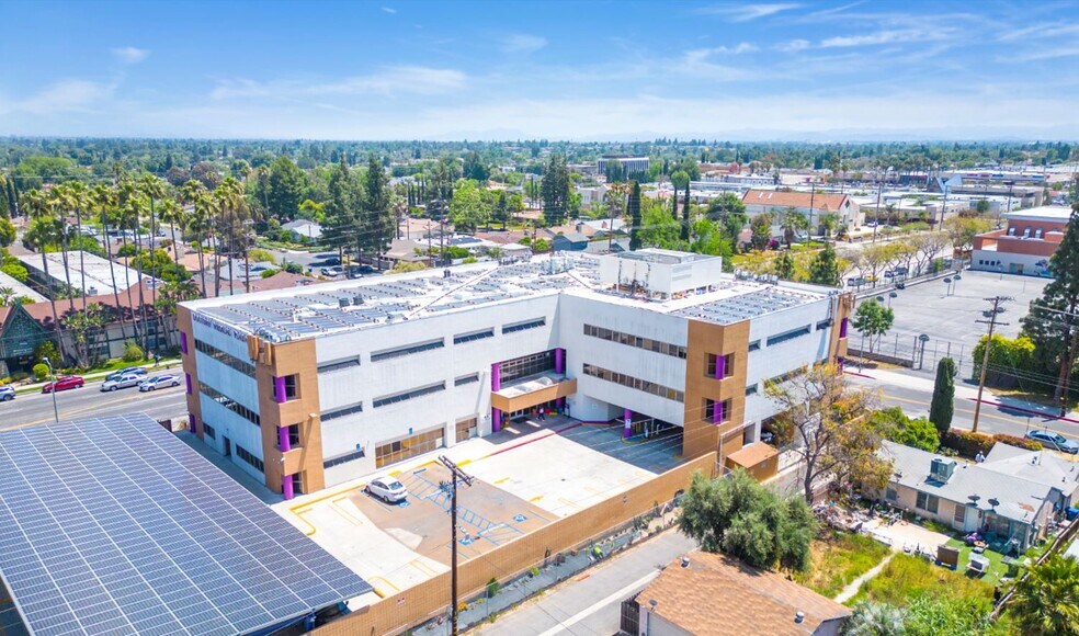 10515 Balboa Blvd, Granada Hills, CA à louer - Photo de l’immeuble – Image 2 sur 25