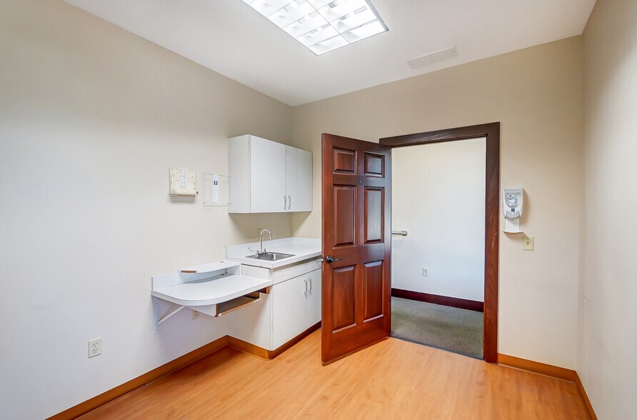 3300 Philadelphia Dr, Dayton, OH à vendre - Photo intérieure – Image 3 sur 31