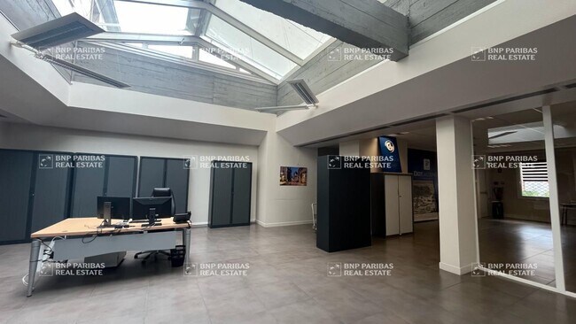 Plus de détails pour Bureau à vendre