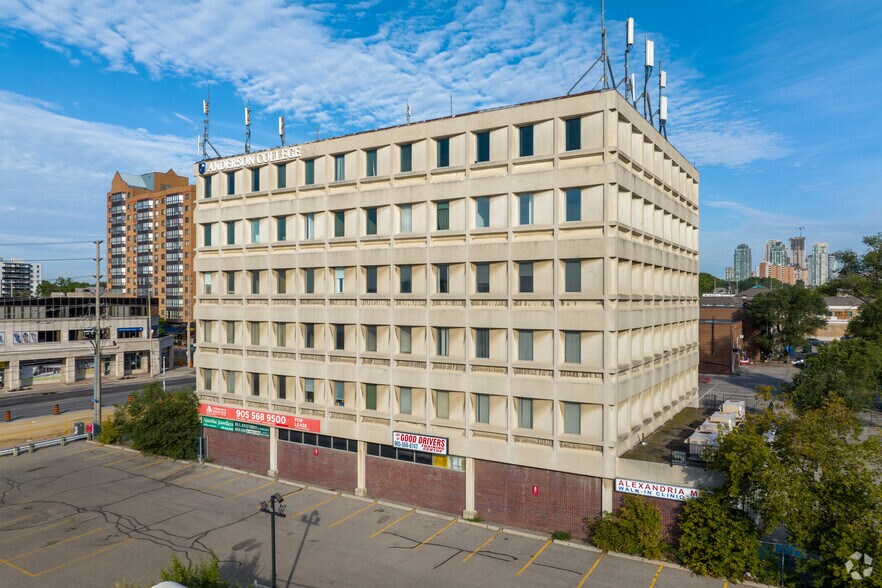 3025 Hurontario St, Mississauga, ON à louer - Photo de l’immeuble – Image 3 sur 5