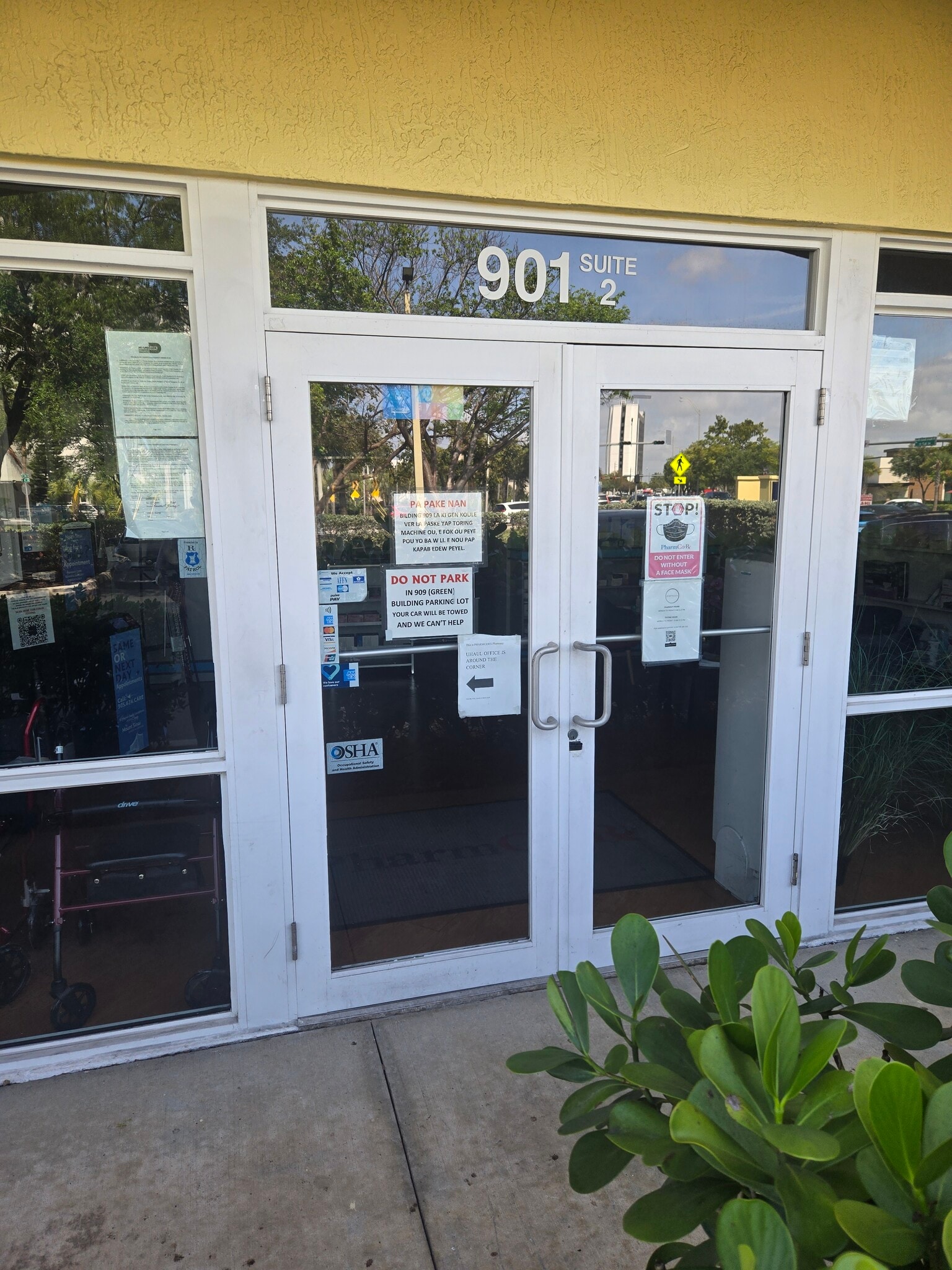 901 N Miami Beach Blvd, North Miami Beach, FL à louer Photo de l’immeuble– Image 1 sur 3