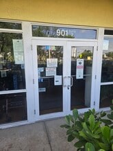 901 N Miami Beach Blvd, North Miami Beach, FL à louer Photo de l’immeuble– Image 1 sur 3