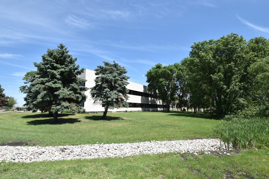 1701 38th St S, Fargo, ND à louer - Photo de l’immeuble – Image 3 sur 8