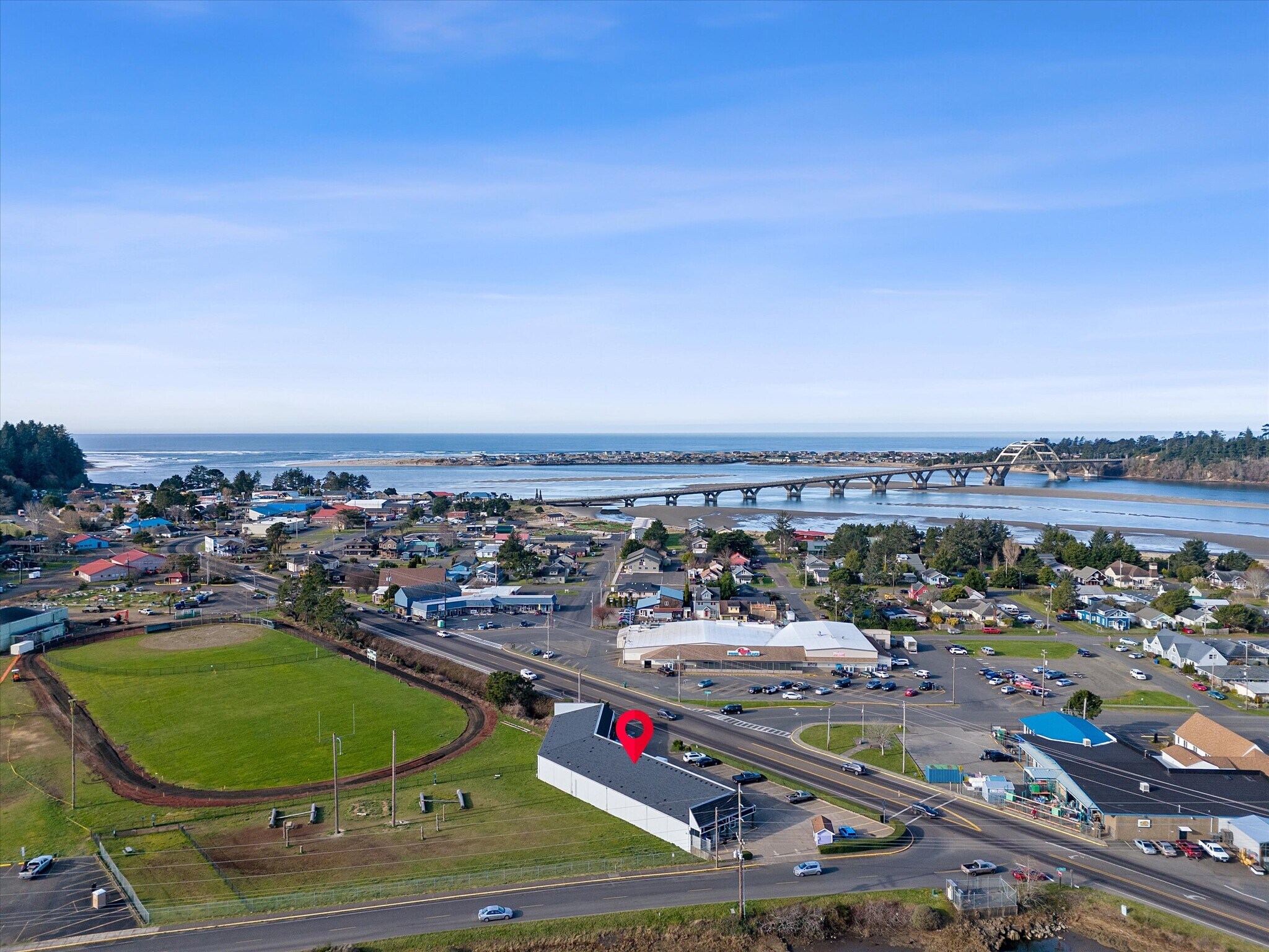 385 NE Alsea Hwy, Waldport, OR à vendre Photo principale– Image 1 sur 21