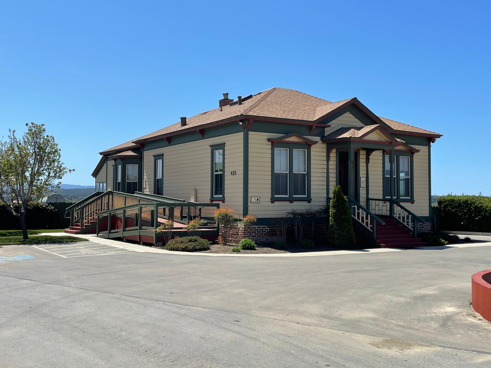 425 W Blanco Rd, Salinas, CA à louer Photo principale– Image 1 sur 11