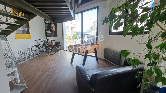 Plus de détails pour Bureau à vendre