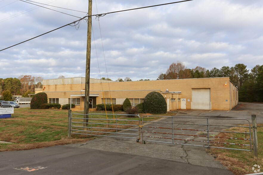 11601 Hambright Rd, Huntersville, NC à louer - Photo de l’immeuble – Image 2 sur 25
