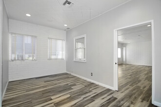 8721 W Sunset Blvd, West Hollywood, CA à louer Photo de l’immeuble– Image 2 sur 2