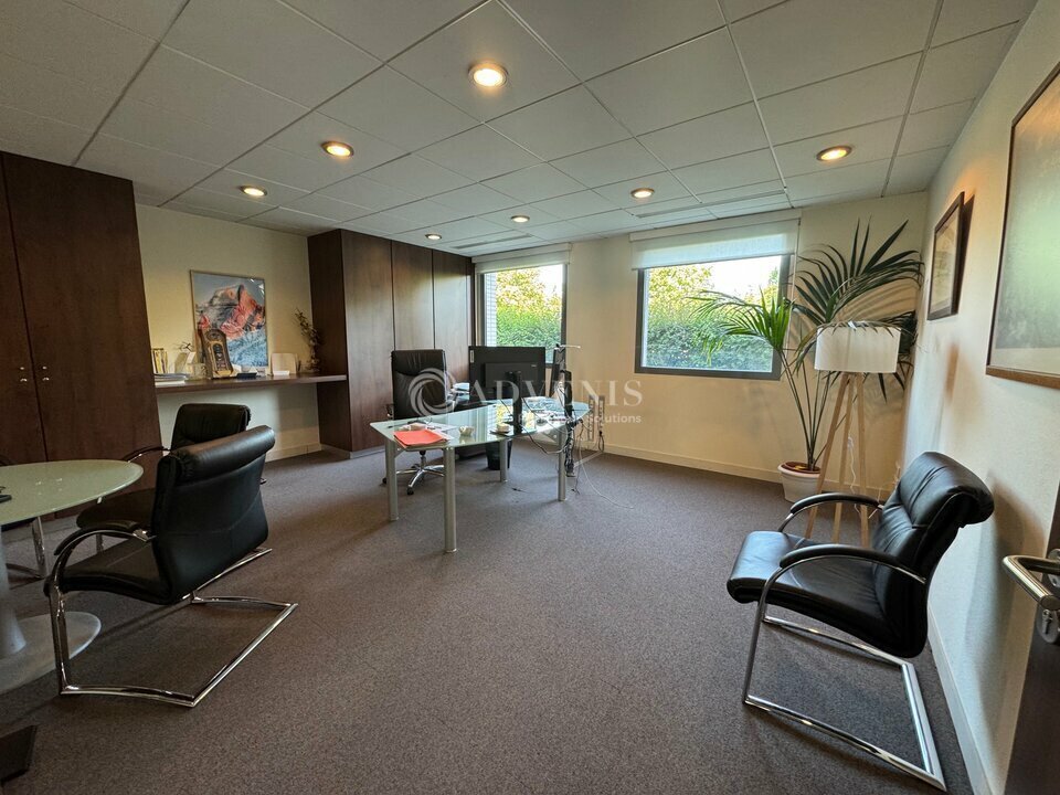 Bureau dans Magny-le-Hongre à vendre Photo intérieure– Image 1 sur 7