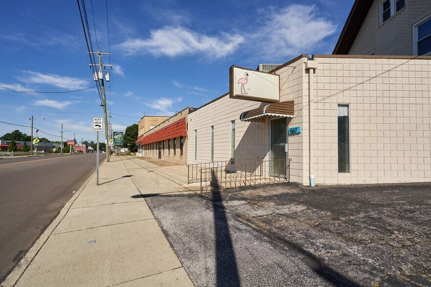 567 E Cuyahoga Falls Ave, Akron, OH à vendre - Photo de l’immeuble – Image 2 sur 4