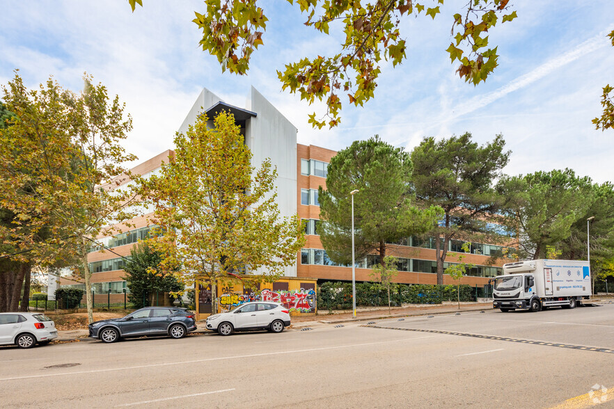 Avinguda Alcalde Barnils, 68, Sant Cugat del Vallès, Barcelona à louer - Photo de l’immeuble – Image 2 sur 4