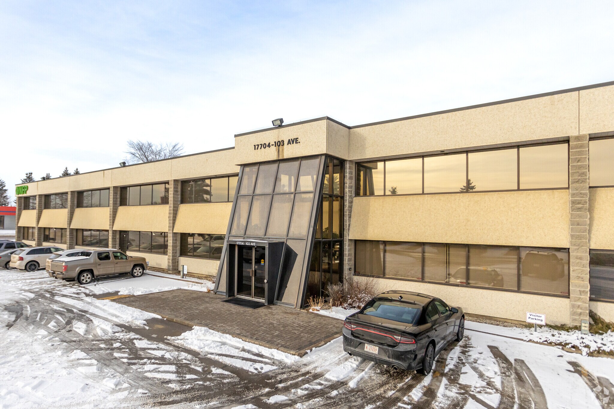 17704 103rd Ave NW, Edmonton, AB à louer Photo principale– Image 1 sur 6