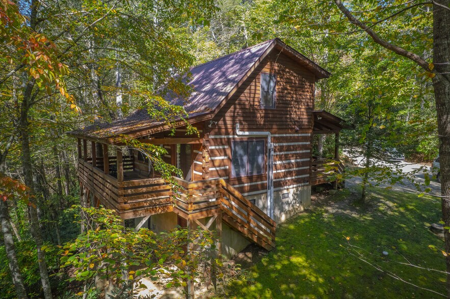 1105 Fall Creek Rd, Purlear, NC à vendre - Photo de l’immeuble – Image 3 sur 69