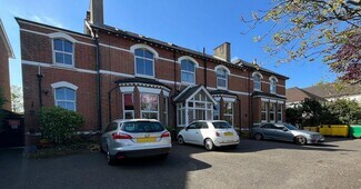 Plus de détails pour 41 Worcester Rd, Sutton - Santé à vendre