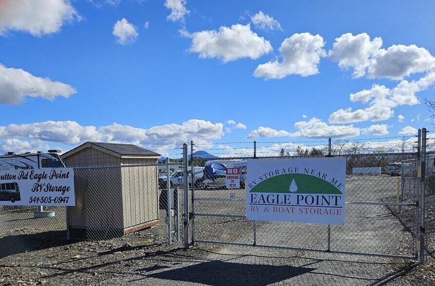 700 Dutton Rd, White City, OR à vendre - Photo principale – Image 2 sur 11