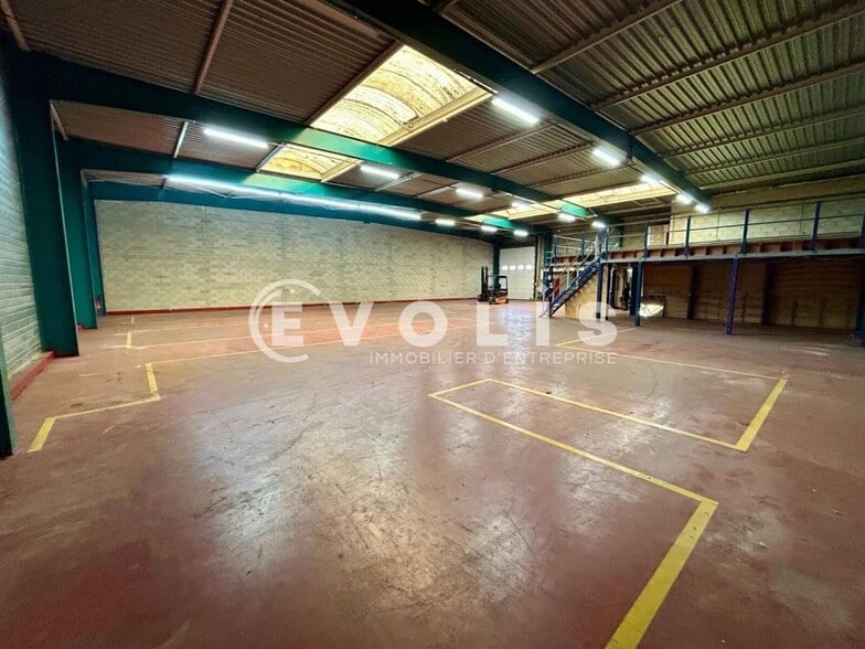 Local d'activités dans Lisses à vendre - Photo intérieure – Image 2 sur 9