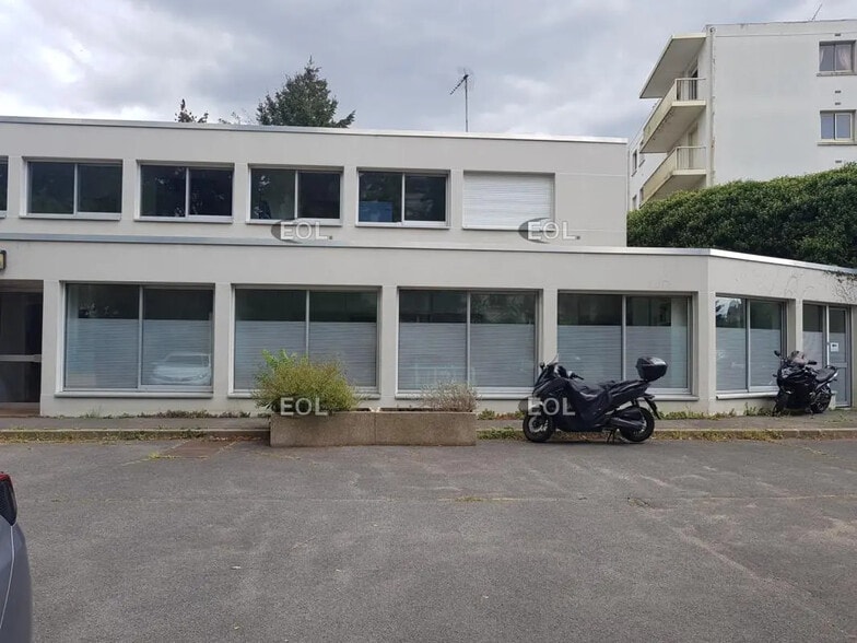 Bureau dans Saint-Maur-des-Fossés à vendre - Photo de l’immeuble – Image 3 sur 5