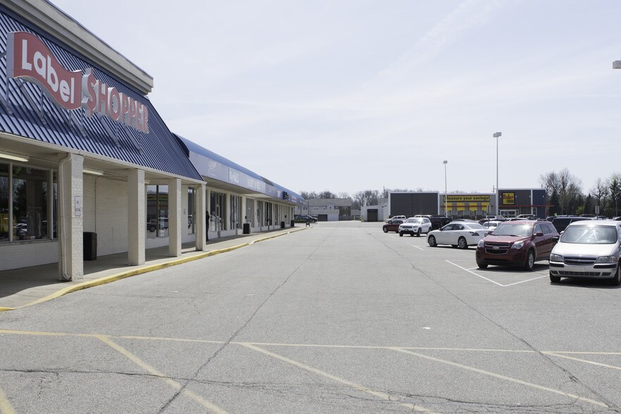 1415-1451 E Wabash St, Frankfort, IN à louer - Photo de l’immeuble – Image 3 sur 8