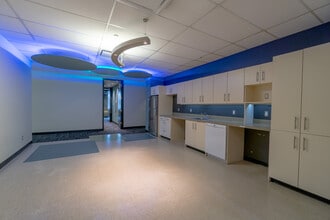 10835 120th St NW, Edmonton, AB à louer Photo intérieure– Image 2 sur 8