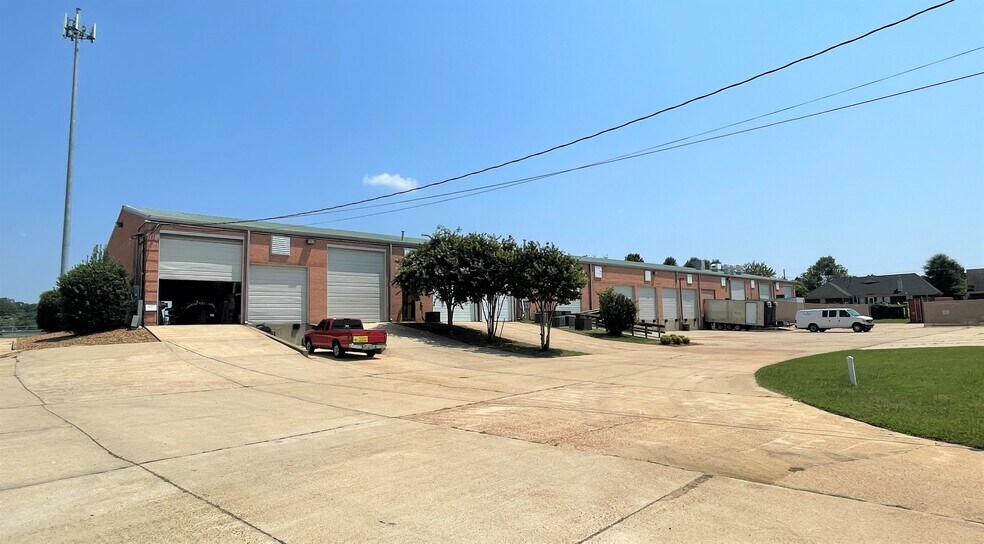 5905 Scott Blvd, Horn Lake, MS à louer - Photo de l’immeuble – Image 2 sur 10