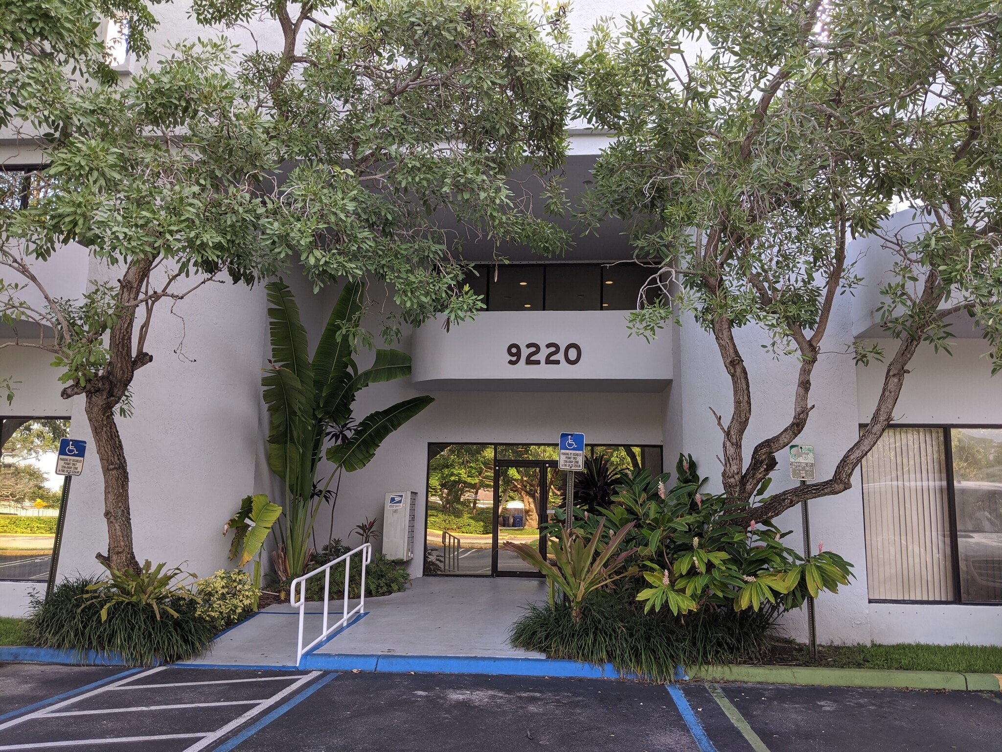 9220 SW 72nd St, Miami, FL à louer Photo de l’immeuble– Image 1 sur 8