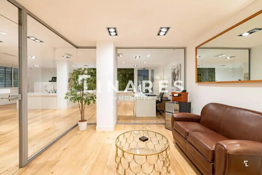 Bureau dans Marseille à louer - Photo de l’immeuble – Image 2 sur 8