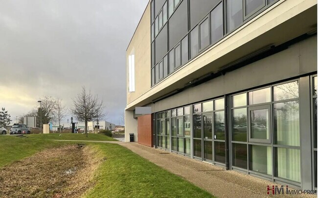 Plus de détails pour 509 Contre Allee Route De Neufchatel, Isneauville - Local commercial à louer