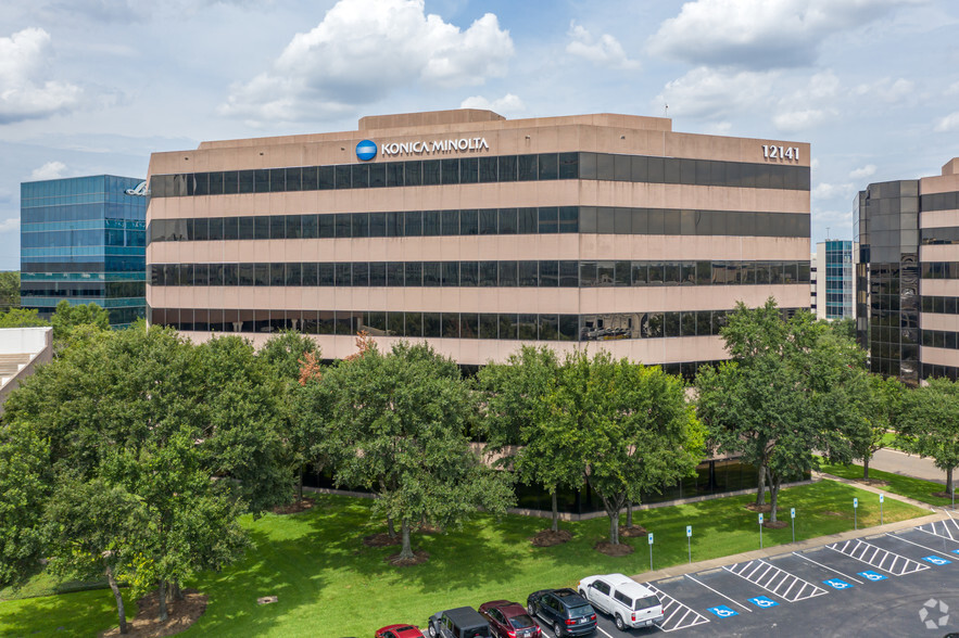 12141 Wickchester Ln, Houston, TX à louer - Photo de l’immeuble – Image 2 sur 6