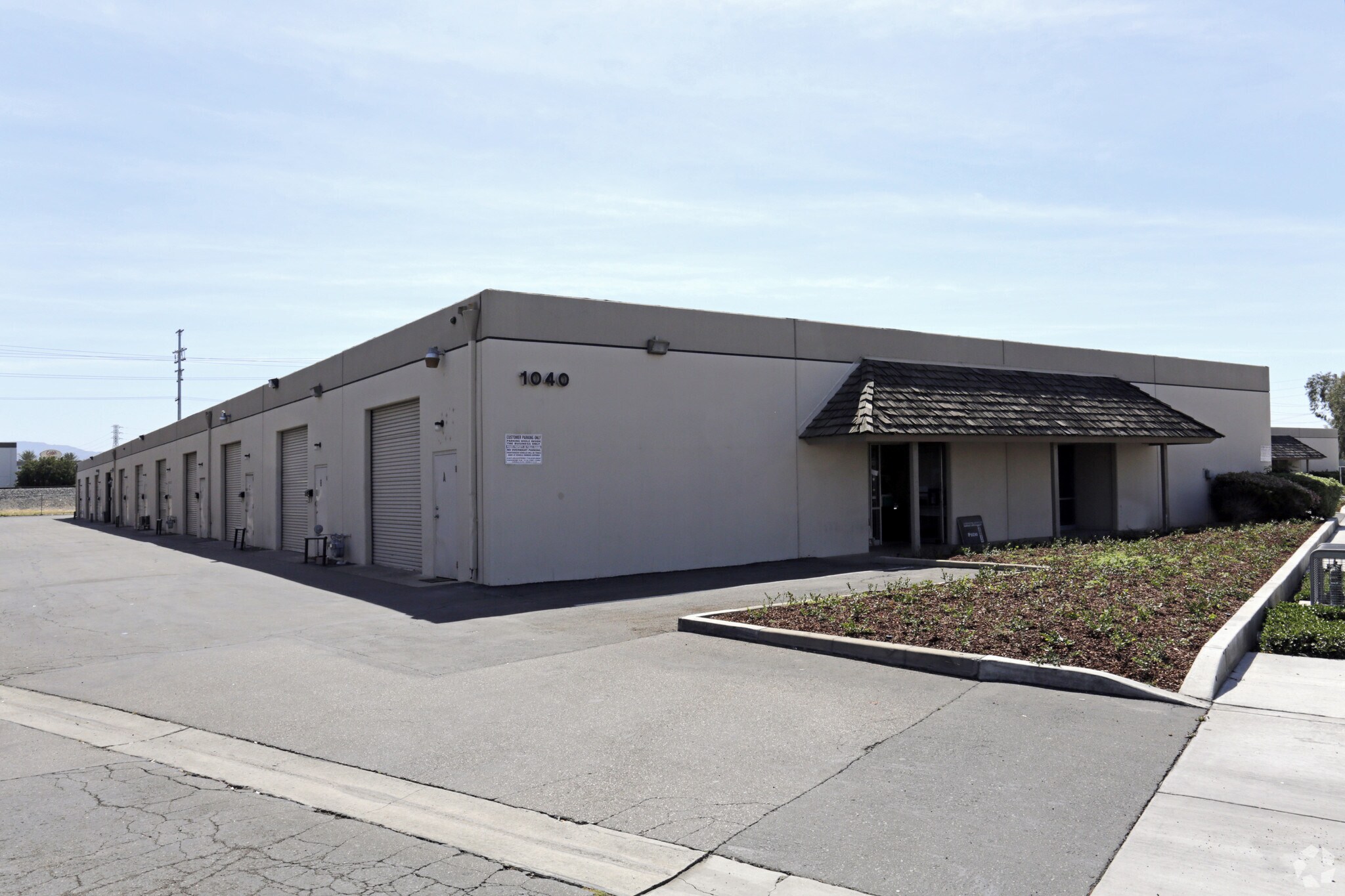 1040 N Grove St, Anaheim, CA à louer Photo principale– Image 1 sur 7