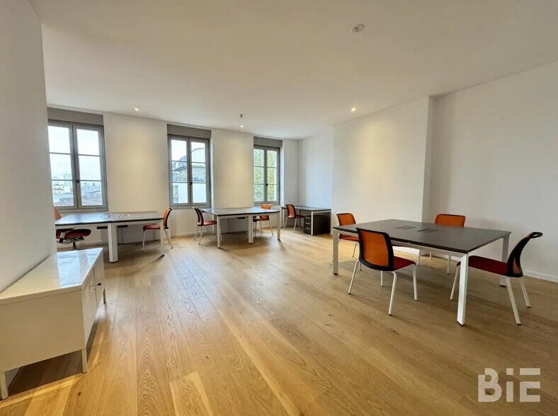 Bureau dans Bordeaux à louer - Photo de l’immeuble – Image 2 sur 8