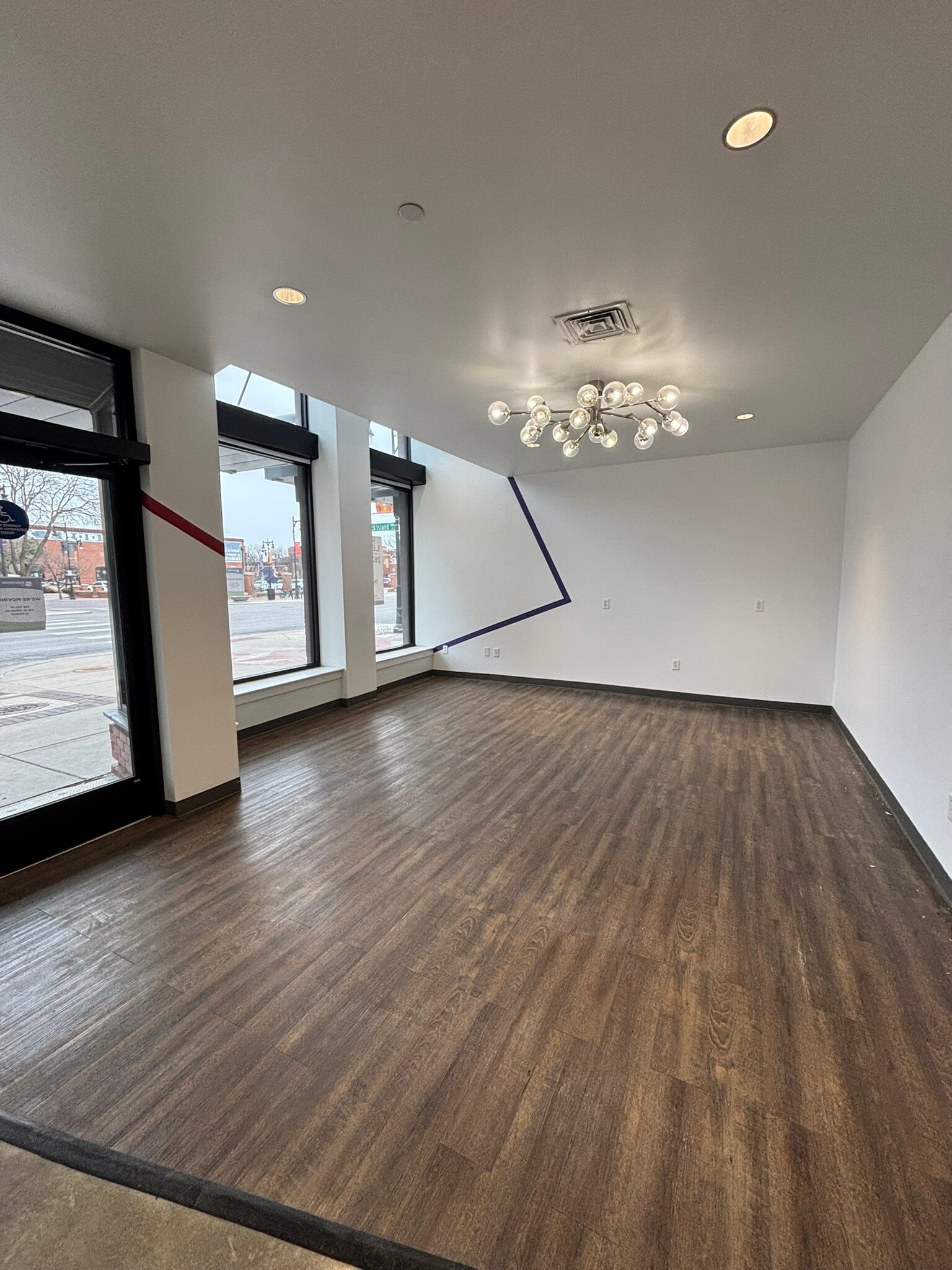 801 E Douglas Ave, Wichita, KS à louer Photo intérieure– Image 1 sur 6