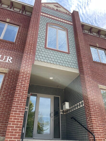 2024 Cherry Hill Dr, Columbia, MO à vendre - Photo de l’immeuble – Image 2 sur 8