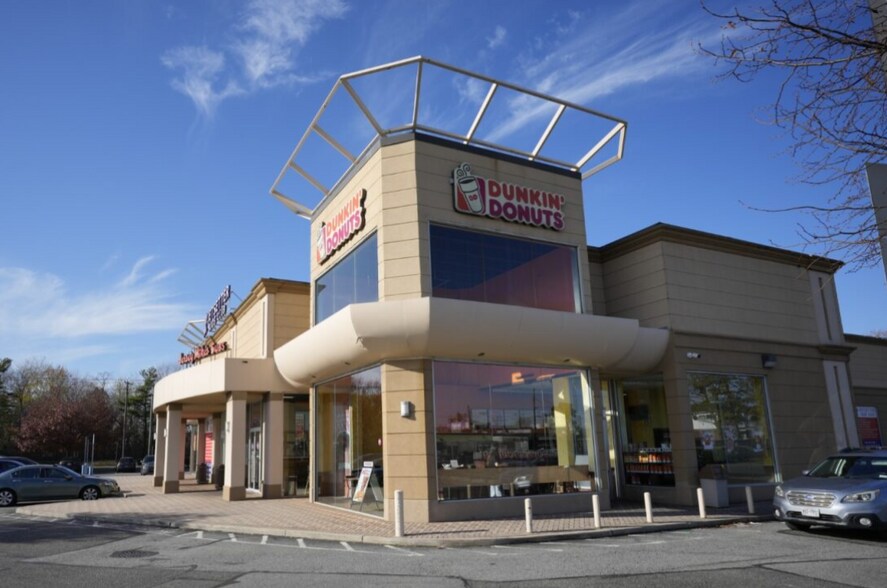 155 W Sunrise Hwy, Lindenhurst, NY à vendre - Photo de l’immeuble – Image 2 sur 4