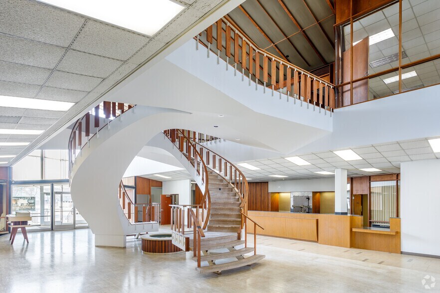 35150 W Michigan Ave, Wayne, MI à louer - Photo intérieure – Image 3 sur 23