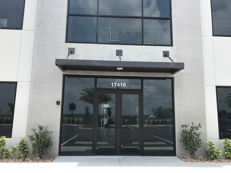 17410 E Highway 50, Clermont, FL à louer - Photo de l’immeuble – Image 2 sur 14