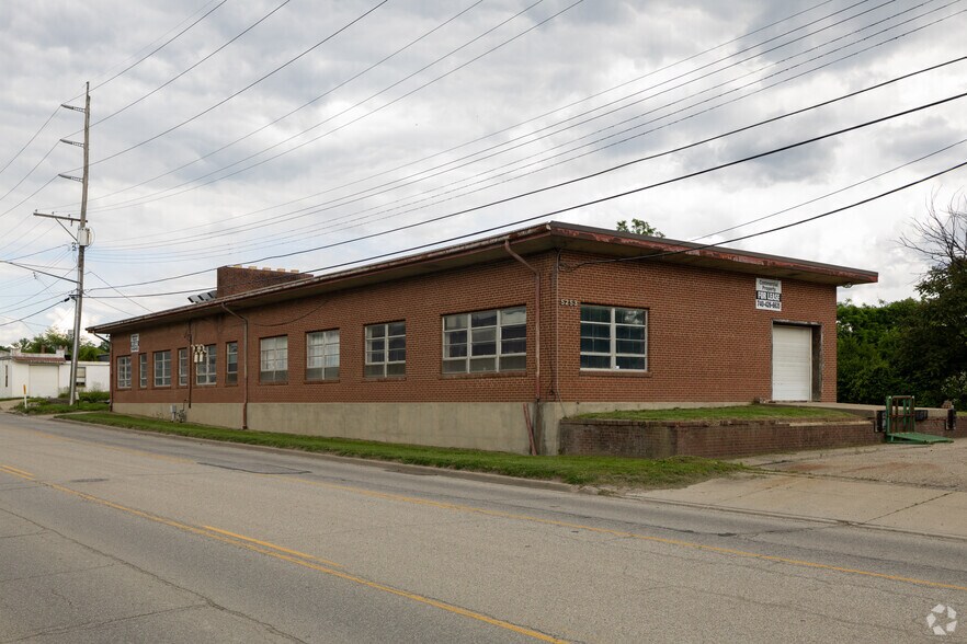5253 Wooster Rd, Cincinnati, OH à louer - Photo de l’immeuble – Image 3 sur 4