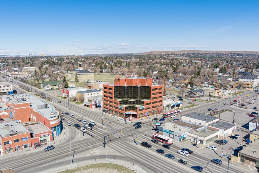 1701 Centre St NW, Calgary, AB à louer - Aérien – Image 3 sur 6