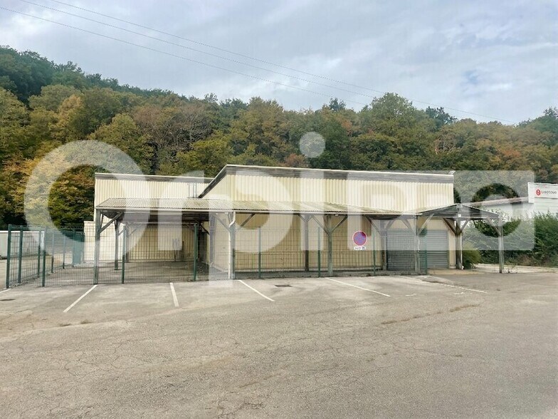 Industriel/Logistique dans Lugny à vendre - Photo de l’immeuble – Image 1 sur 10