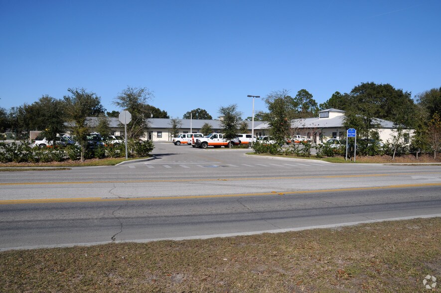 437-481 W Ardice Ave, Eustis, FL à louer - Photo de l’immeuble – Image 2 sur 25