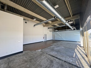 2015 32nd Ave NE, Calgary, AB à louer Photo intérieure– Image 2 sur 8