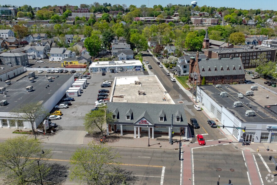 694-696 West Ave, Norwalk, CT à louer - Photo de l’immeuble – Image 3 sur 9